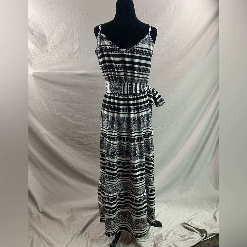 Black/White Boho Belted Knot Front Cami Dress - Picture 9 of 9